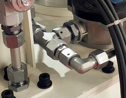 Metrički hidraulički priključci na hidrauličnim postajama Metric hydraulic fittings asemblied to hydraulic stations